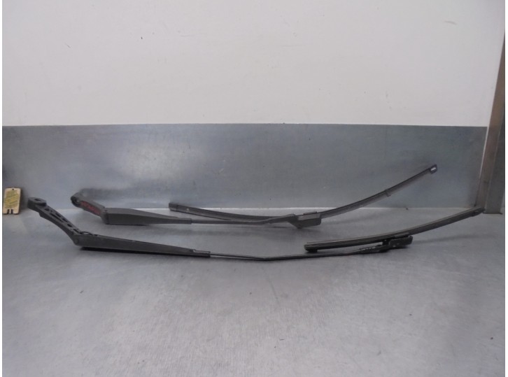 Recambio de brazo limpia delantero derecho para nissan pulsar (c13) 1.5 turbodiesel cat referencia OEM IAM 288814MA0A 288864MA0A