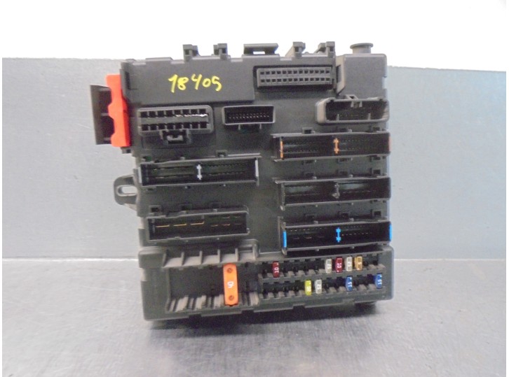 Recambio de caja reles / fusibles para opel vectra c berlina 1.9 cdti referencia OEM IAM 13189926 519046502 