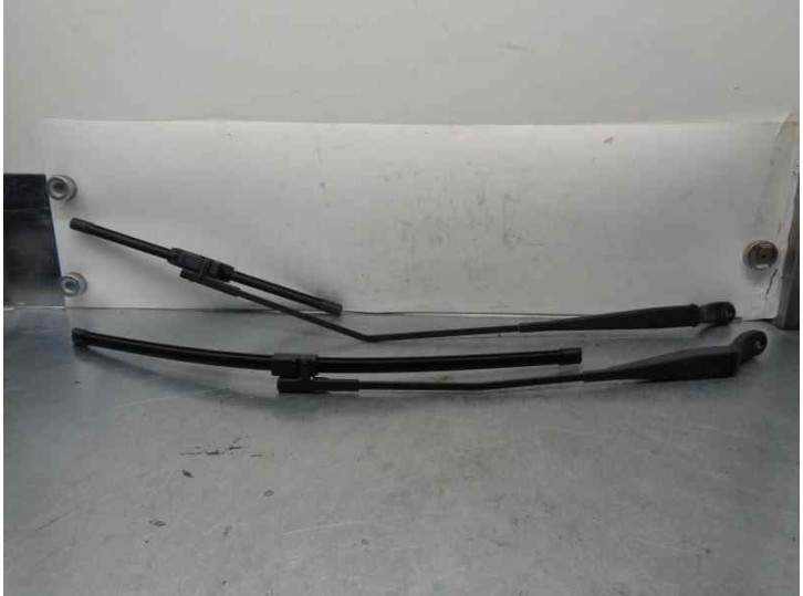 Recambio de brazo limpia delantero derecho para peugeot 207 sw outdoor referencia OEM IAM 6429AN  