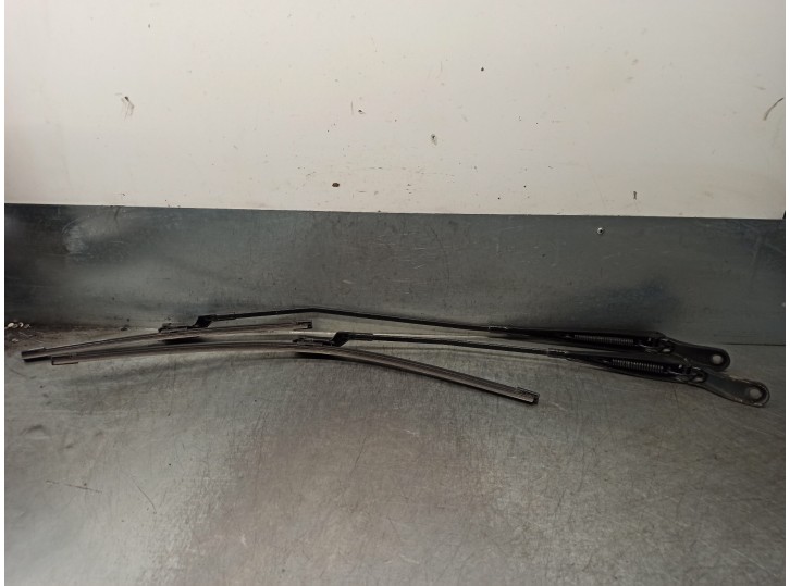 Recambio de brazo limpia delantero derecho para peugeot partner kombi confort referencia OEM IAM 9682974380  