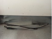 Recambio de brazo limpia delantero derecho para peugeot partner kombi confort referencia OEM IAM 9682974380  