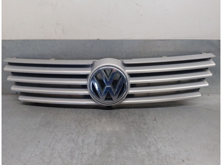 Recambio de rejilla delantera para volkswagen polo berlina (6n2) 1.4 referencia OEM IAM 3B0853601A 