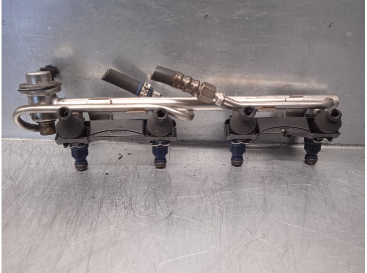 Recambio de rampa inyectora para audi a4 avant (b5) 1.8 20v turbo referencia OEM IAM 06B133681  BOSCH