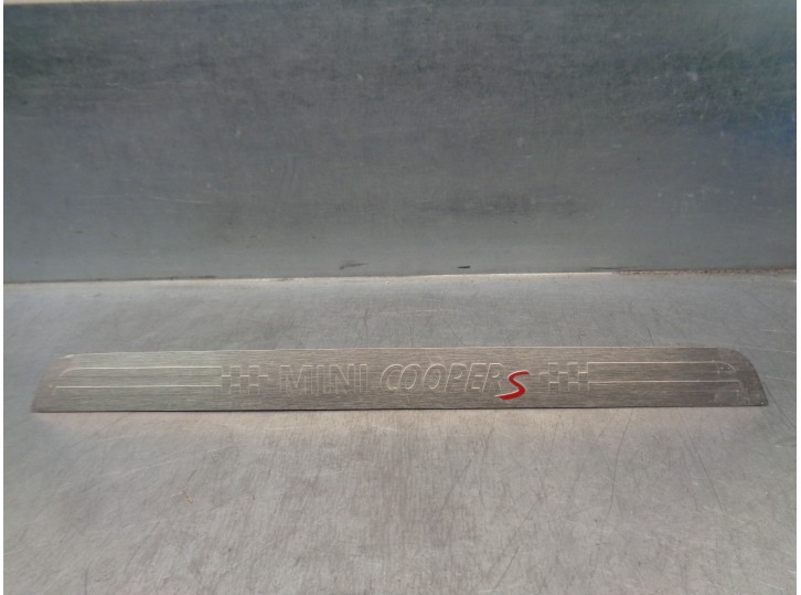 Recambio de moldura para mini f60 countryman 16v referencia OEM IAM 738935304 