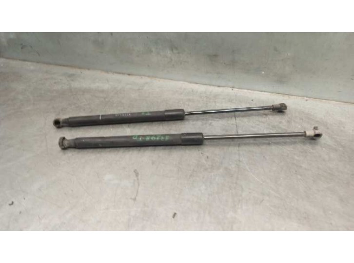 Replacement boot / tailgate shock absorbers for Toyota Yaris (_P9_) 1.4 D-4D (NLP90_) OEM IAM reference 689600D012 