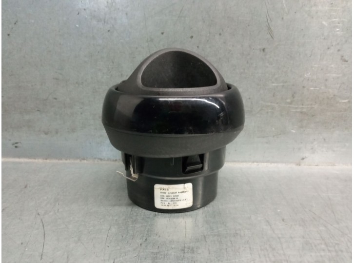 Recambio de aireador para smart forfour hatchback (453) 0.9 (453.044, 453.053) referencia OEM IAM 687600261R A45383051019 