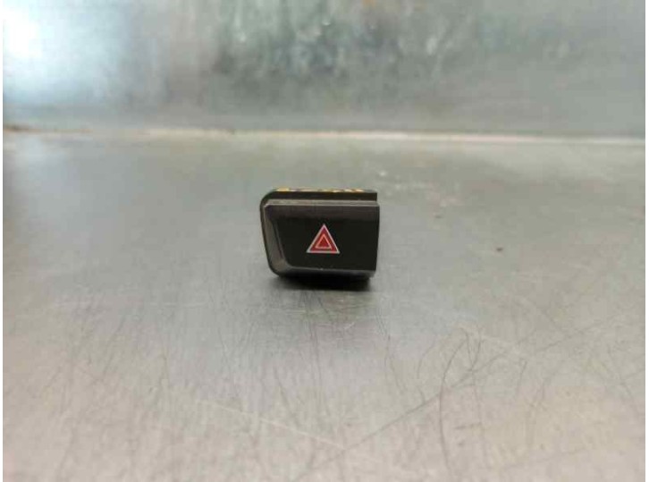 Replacement hazard warning switch for Peugeot 208 1.6 e-HDi FAP OEM IAM reference 96750916ZD 