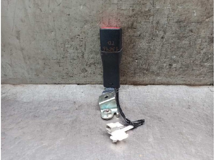 Recambio de enganche cinturon para toyota prius (nhw30) 1.8 16v cat (híbrido) referencia OEM IAM 15583  