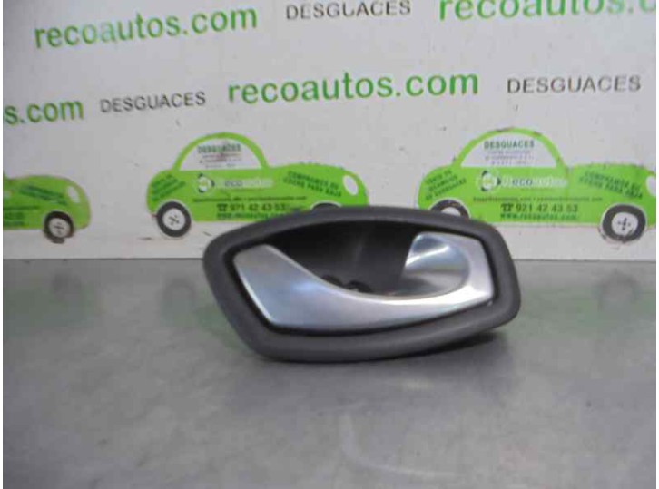 Recambio de maneta interior delantera derecha para renault laguna iii kte3/ kte30e 3.0 referencia OEM IAM 806700005R  