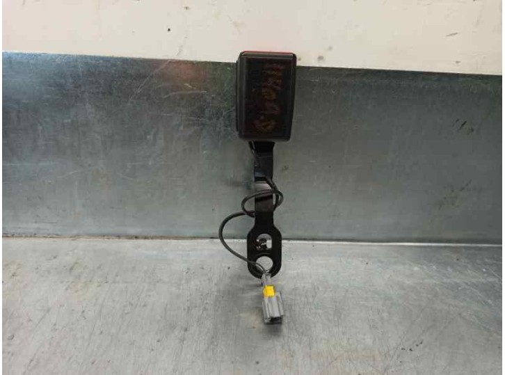 Recambio de enganche cinturon para peugeot 208 1.6 e-hdi fap referencia OEM IAM SN REFE 2 PINES 