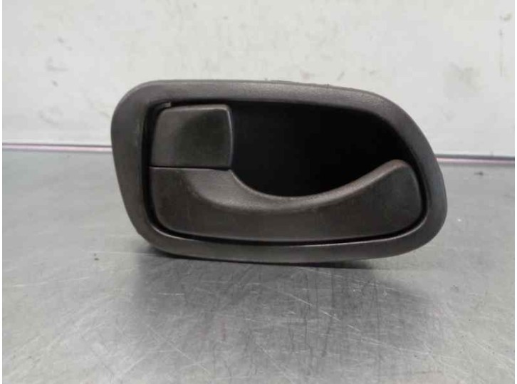 Replacement front left interior door handle for Daewoo Nubira saloon 1.6 cat OEM IAM reference 96548074 4 DOORS