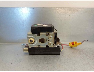 Recambio de cinturon seguridad trasero central para jaguar s-type 2.7 v6 diesel cat referencia OEM IAM 4R83F600A38AA CON PRETENS