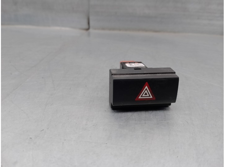Replacement hazard warning switch for Peugeot Expert Van Pro Standard OEM IAM reference 9809181677 