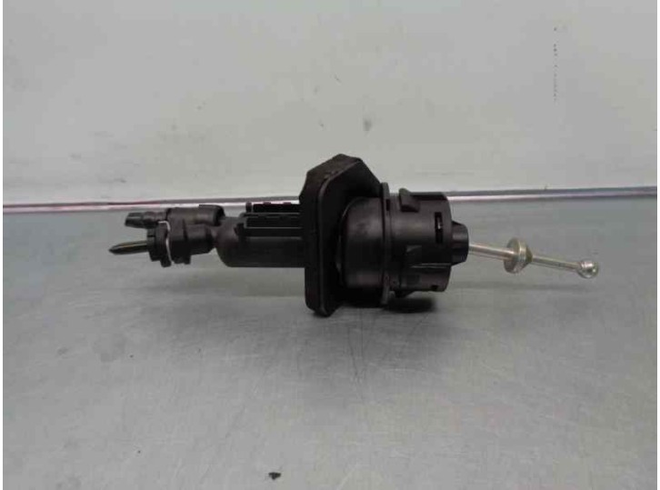 Recambio de bomba embrague para ford focus lim. 1.6 tdci cat referencia OEM IAM BV517A543AA  