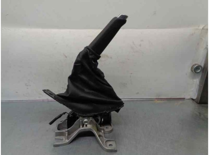 Replacement handbrake lever for Ford Focus lim. 1.6 TDCi CAT OEM IAM reference BV612780CGW 