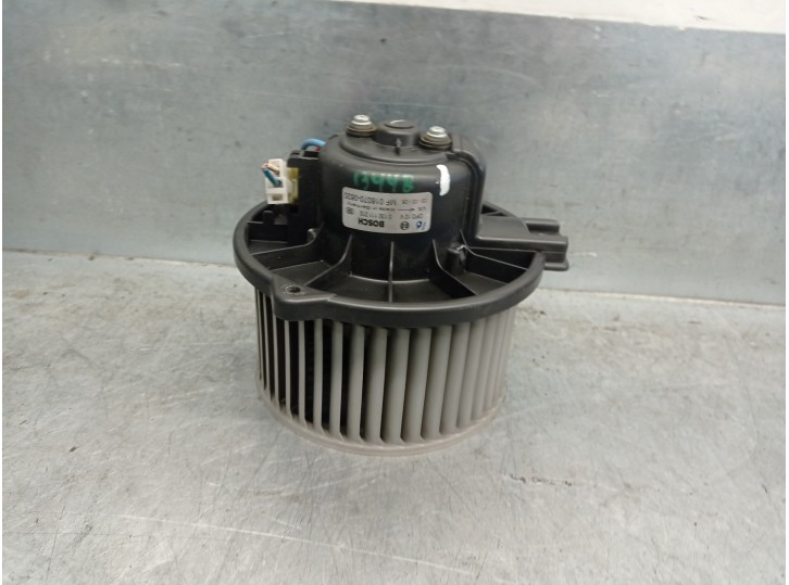 Recambio de motor calefaccion para volvo v40 familiar 1.9 diesel cat referencia OEM IAM 30858848 0130101601 BOSCH