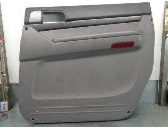 Recambio de guarnecido puerta trasera derecha para ssangyong rodius xdi referencia OEM IAM 7220221000 