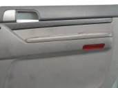 Recambio de guarnecido puerta trasera derecha para ssangyong rodius xdi referencia OEM IAM 7220221000  