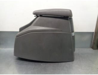 Recambio de apoyabrazos central para ssangyong rodius xdi referencia OEM IAM 7790021501  