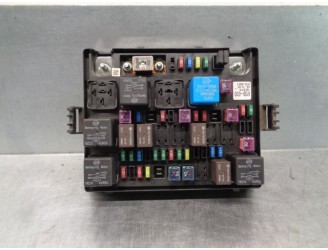 Recambio de caja reles / fusibles para ssangyong rodius xdi referencia OEM IAM 8235021140  