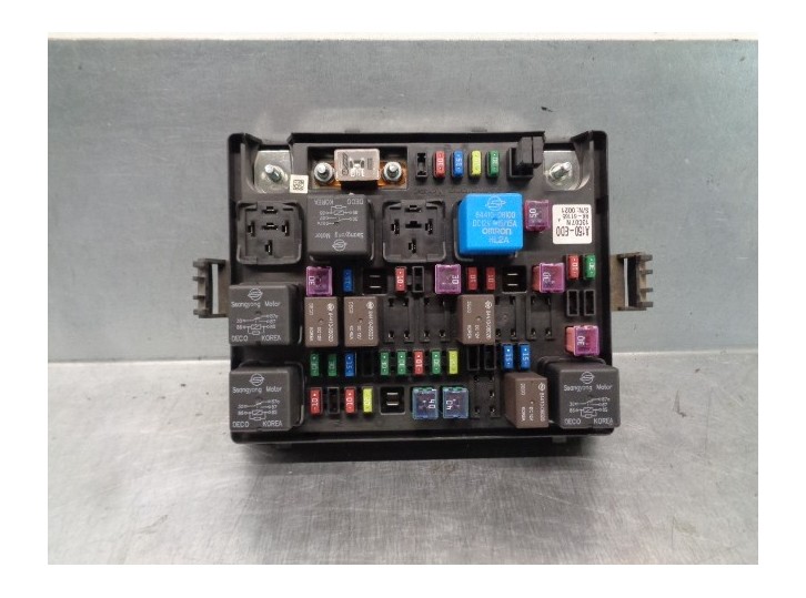 Recambio de caja reles / fusibles para ssangyong rodius xdi referencia OEM IAM 8235021140  
