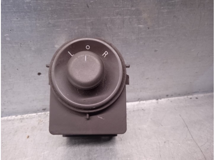 Recambio de mando retrovisor para opel insignia berlina 2.0 cdti cat referencia OEM IAM 13271828  