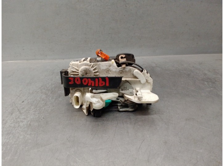 Recambio de cerradura puerta delantera izquierda para dodge caliber 2.0 16v crd cat referencia OEM IAM 4589409AF 4 PINES 5 PUERT