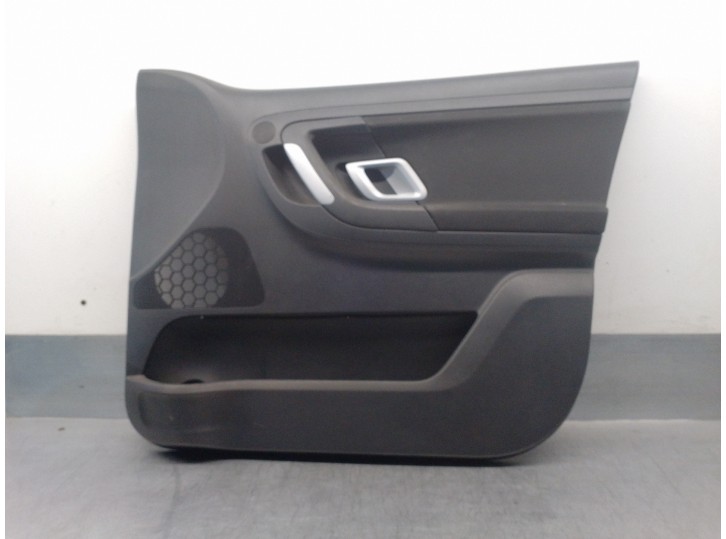Recambio de guarnecido puerta delantera derecha para skoda roomster (5j7) 1.9 tdi referencia OEM IAM 5J7867012 5 PUERTAS