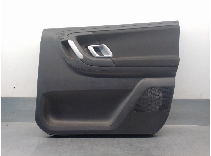Recambio de guarnecido puerta trasera derecha para skoda roomster (5j7) 1.9 tdi referencia OEM IAM 5J7867212  5 PUERTAS