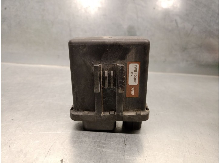 Replacement relay for Rover 400 II (RT) 420 Si Lux OEM IAM reference YWB100800 