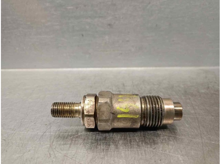 Recambio de inyector para daihatsu rocky todoterreno referencia OEM IAM 49801M 