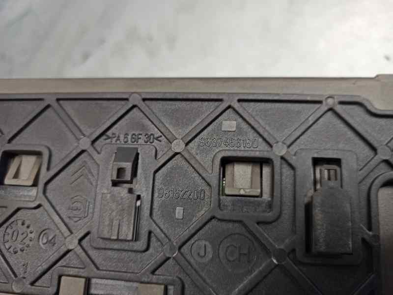 Recambio de caja reles / fusibles para citroën c5 berlina 2.0 hdi referencia OEM IAM 9637466180  