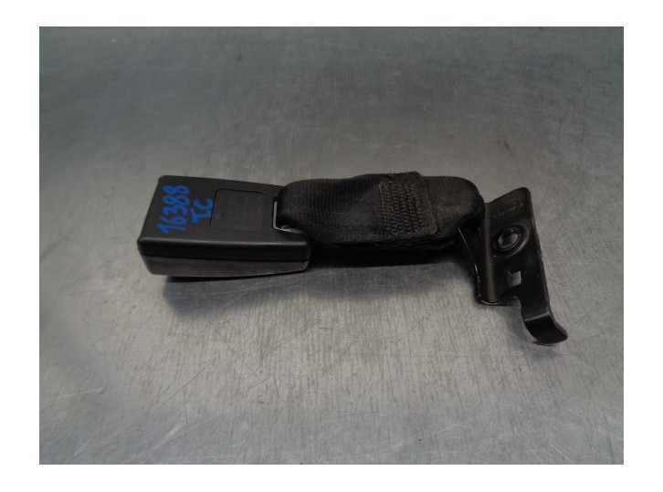 Recambio de enganche cinturon para lancia ypsilon (402) 1.2 cat referencia OEM IAM 735584393  TRA CENT.
