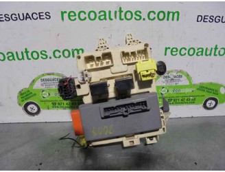 Recambio de caja reles / fusibles para toyota corolla (e11) 1.6 16v referencia OEM IAM 8264112150 2410000100 FUJITSU