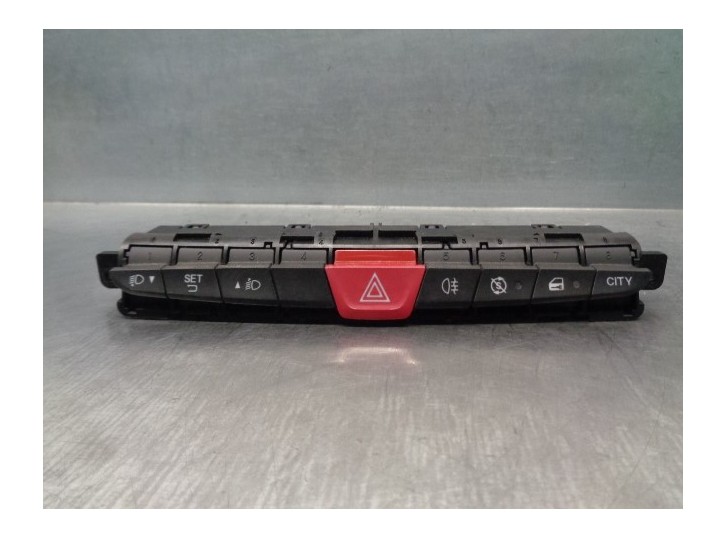 Replacement hazard warning switch for Lancia Ypsilon (402) 1.2 CAT OEM IAM reference 7355313210 