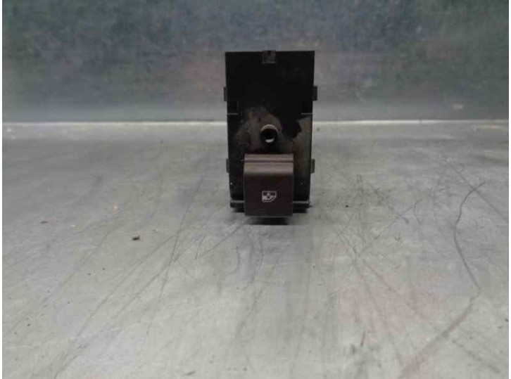 Recambio de mando elevalunas trasero izquierdo para opel insignia berlina 2.0 cdti cat referencia OEM IAM 13301889 