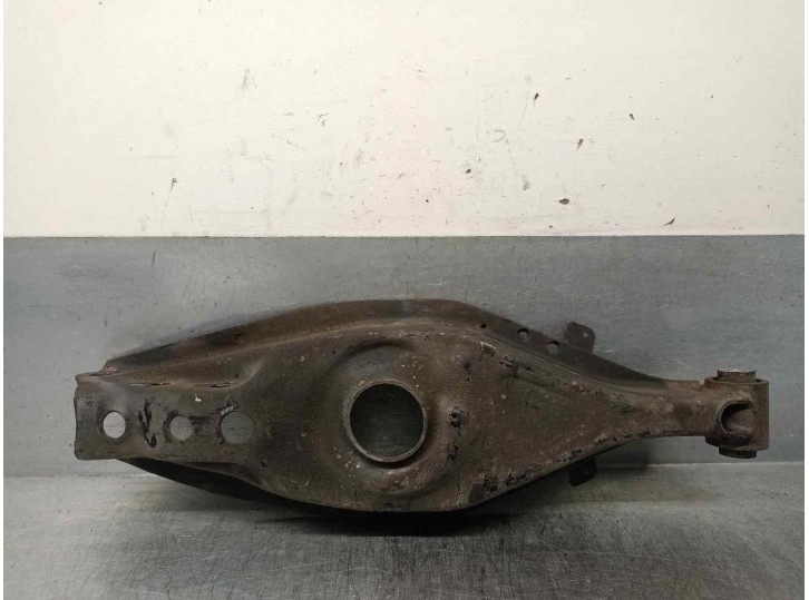 Recambio de brazo suspension inferior trasero izquierdo para ssangyong rodius 2.7 turbodiesel cat referencia OEM IAM 665926 