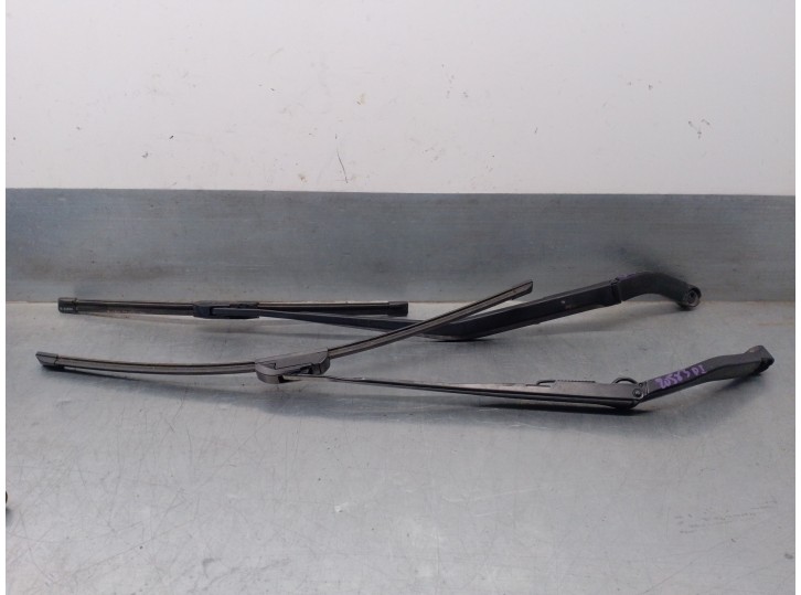 Replacement right front wiper arm for Infiniti FX 3.7 V6 CAT OEM IAM reference 288811CA0A 288861CA0A 