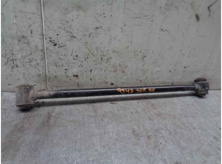 Recambio de brazo suspension superior trasero derecho para toyota rav 4 2.4 120kw referencia OEM IAM 2675236  