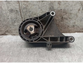 Recambio de soporte motor delantero para opel insignia berlina 2.0 cdti cat referencia OEM IAM 13227767 