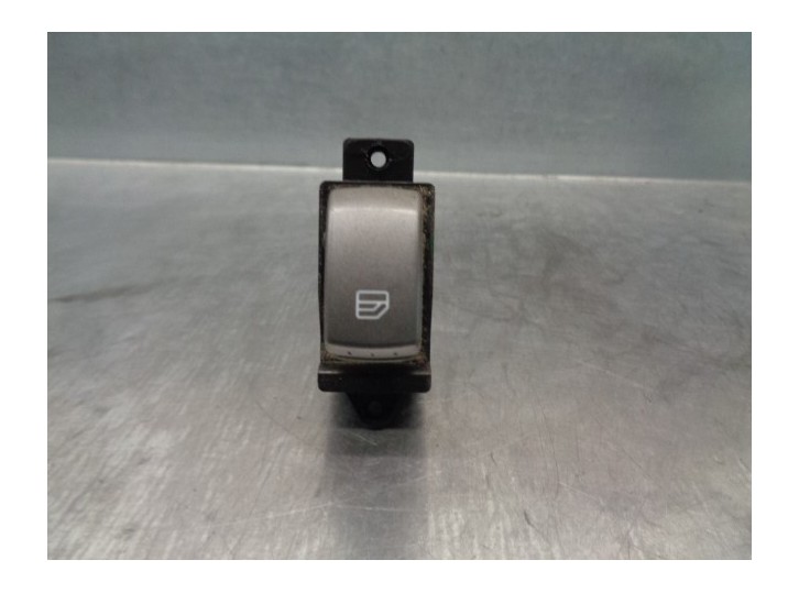 Recambio de mando elevalunas trasero derecho para ssangyong rodius xdi referencia OEM IAM 621W05450  