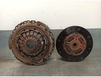 Recambio de kit embrague para renault clio grandtour 1.5 dci diesel cat referencia OEM IAM 8200527569  