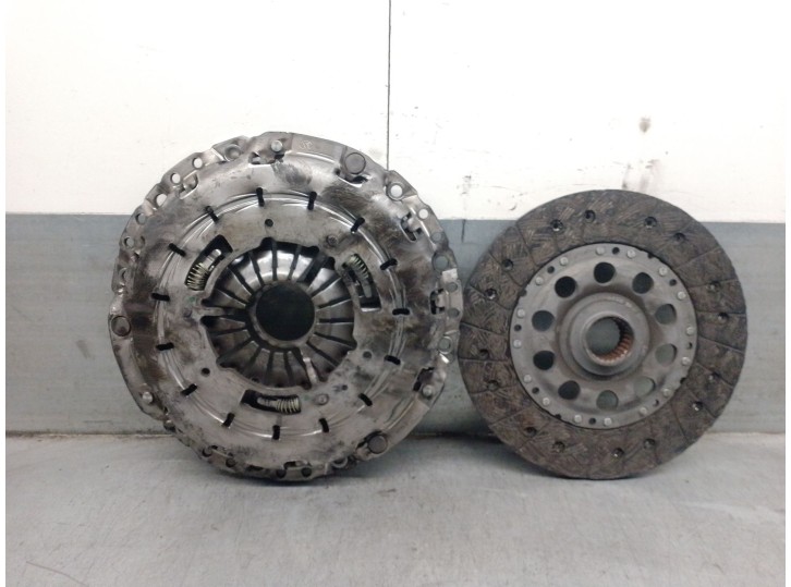 Recambio de kit embrague para bmw 5 touring (f11) 520 d referencia OEM IAM 124052310 21208631999 LUK 324040610