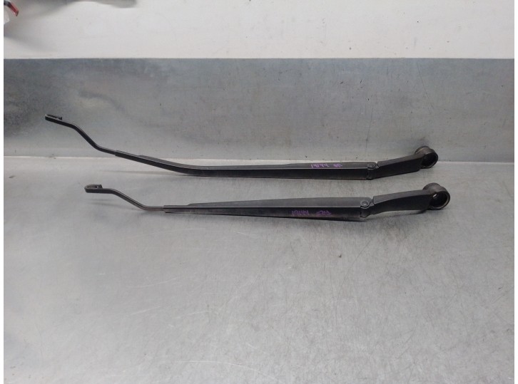 Recambio de brazo limpia delantero derecho para hyundai i20 ii (gb, ib) 1.2 referencia OEM IAM 98311C8010  