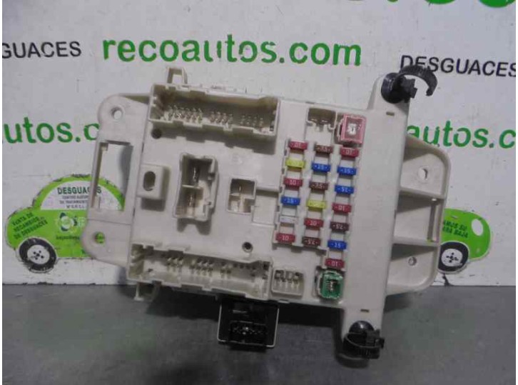 Replacement relay / fuse box for Toyota RAV 4 2.4 120kW OEM IAM reference 09355D05 