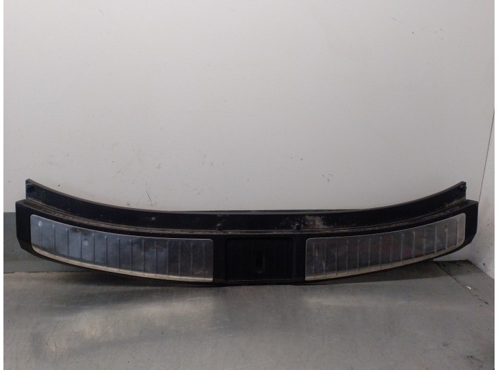 Recambio de molduras traseras para infiniti fx 3.7 v6 cat referencia OEM IAM 849921CA0A 