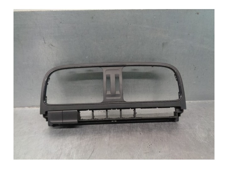 Recambio de molduras delanteras para volkswagen polo (6r1) 1.4 fsi referencia OEM IAM 6C0959823 M5889 