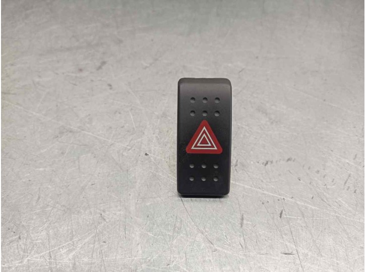 Replacement hazard warning switch for suzuki swift berlina (mz) 1.3 16v cat OEM IAM reference 3743062JA0P4Z 