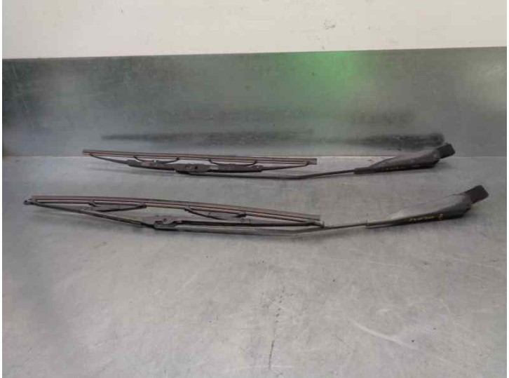 Recambio de brazo limpia delantero derecho para peugeot 309 1.6 referencia OEM IAM 