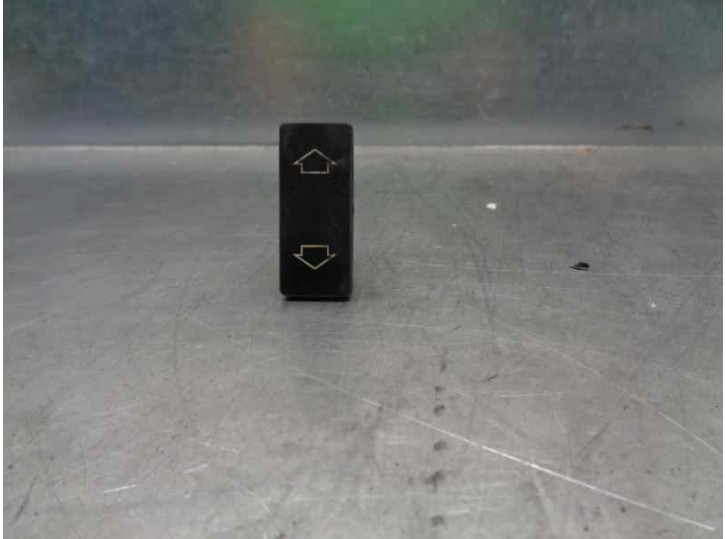Recambio de mando elevalunas delantero derecho para peugeot 309 1.6 referencia OEM IAM 